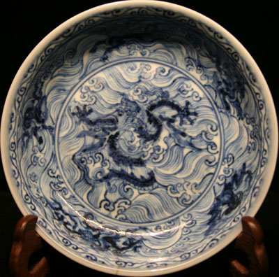 Blue and white porcelain plate with sea wave and lucky animal deisgn Blue and white porcelain plate with sea wave and lucky animal deisgn